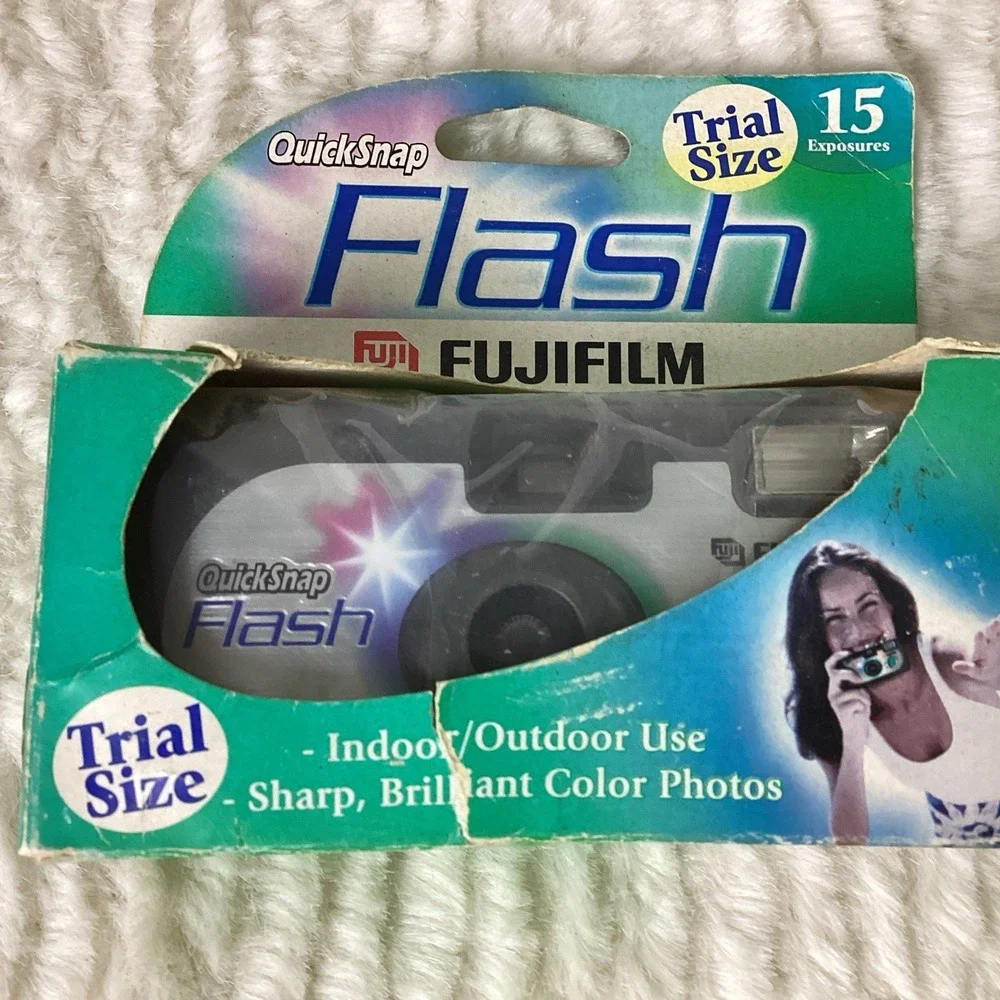Kodak & Fuji Disposable Cameras Flash 800 Speed Film 54 Exposures Exp. '05 & '09
